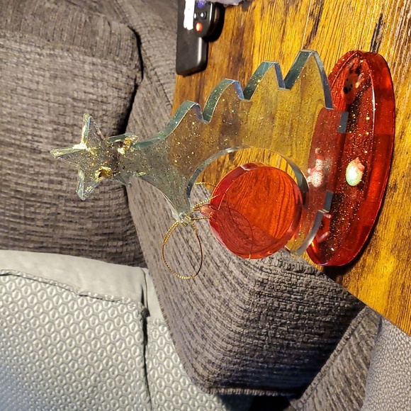 Epoxy Resin Christmas Tree Table Top Decoration - Picture 1 of 6
